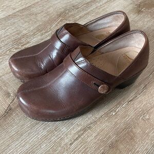 Dansko women’s Solstice Monk Cordovan brown clogs size 41